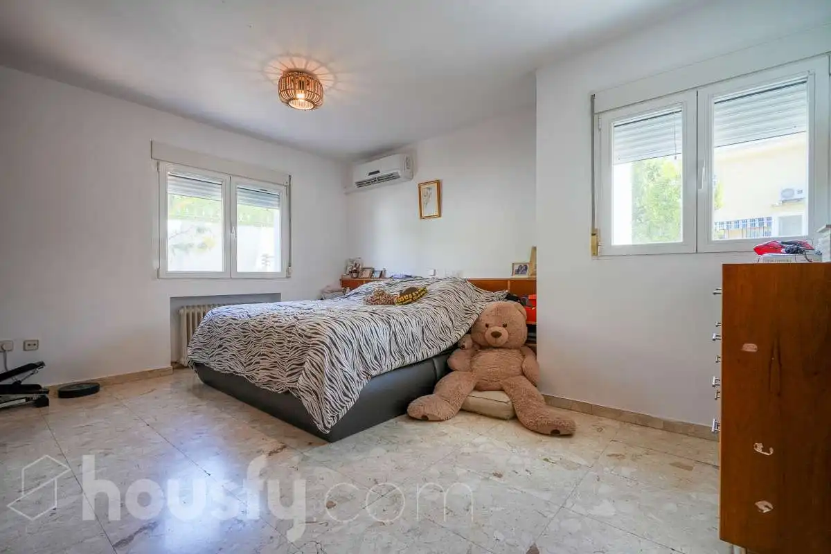 Dormitori de Casa o xalet en venda en Pozuelo de Alarcón amb Aire condicionat, Calefacció i Jardí privat