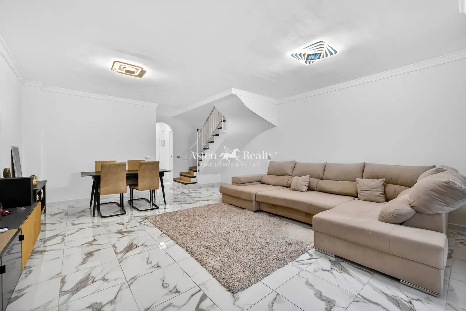 Sala d'estar de Casa adosada en venda en Granadilla de Abona amb Terrassa, Traster i Moblat