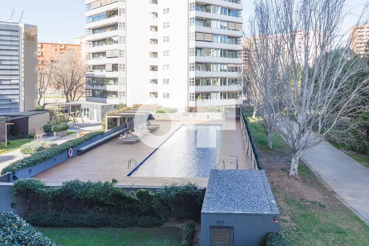 Piscina de Piso en venta en Barcelona con Aire acondicionado, Calefacción y Jardín privado