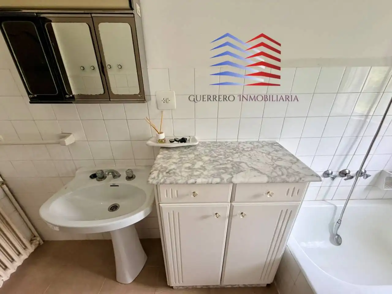 Bany de Casa o xalet de lloguer en San Cibrao das Viñas amb Calefacció, Terrassa i Moblat