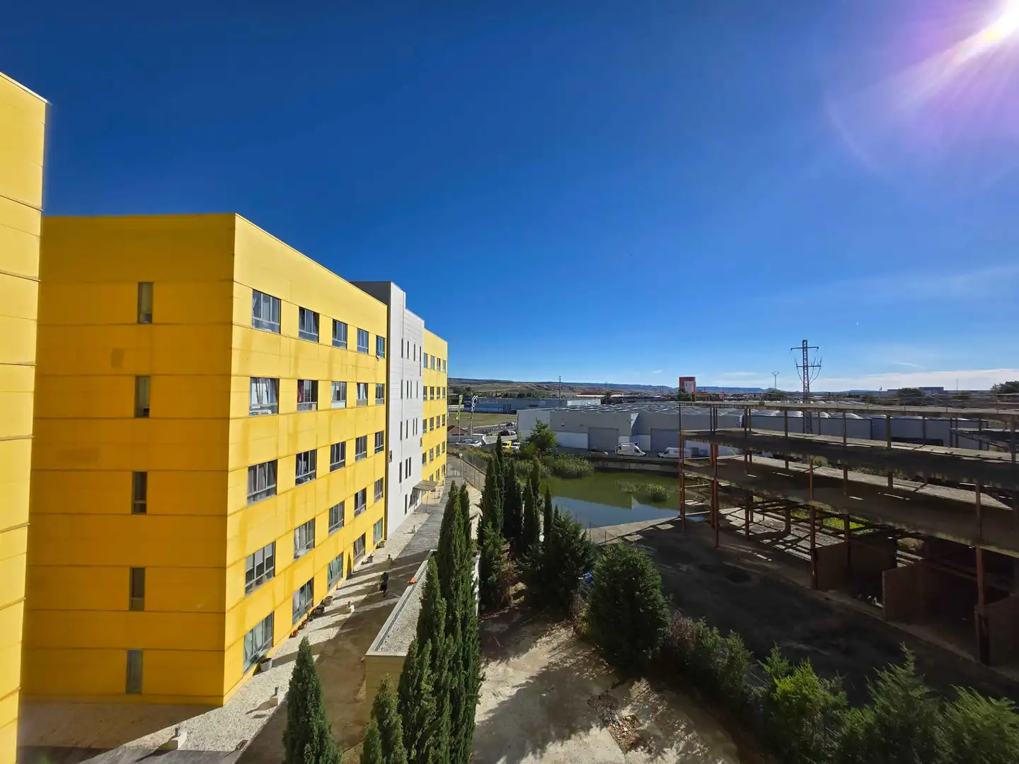 Vista exterior de Estudio en venta en Guadalajara con Calefacción, Parquet y Amueblado