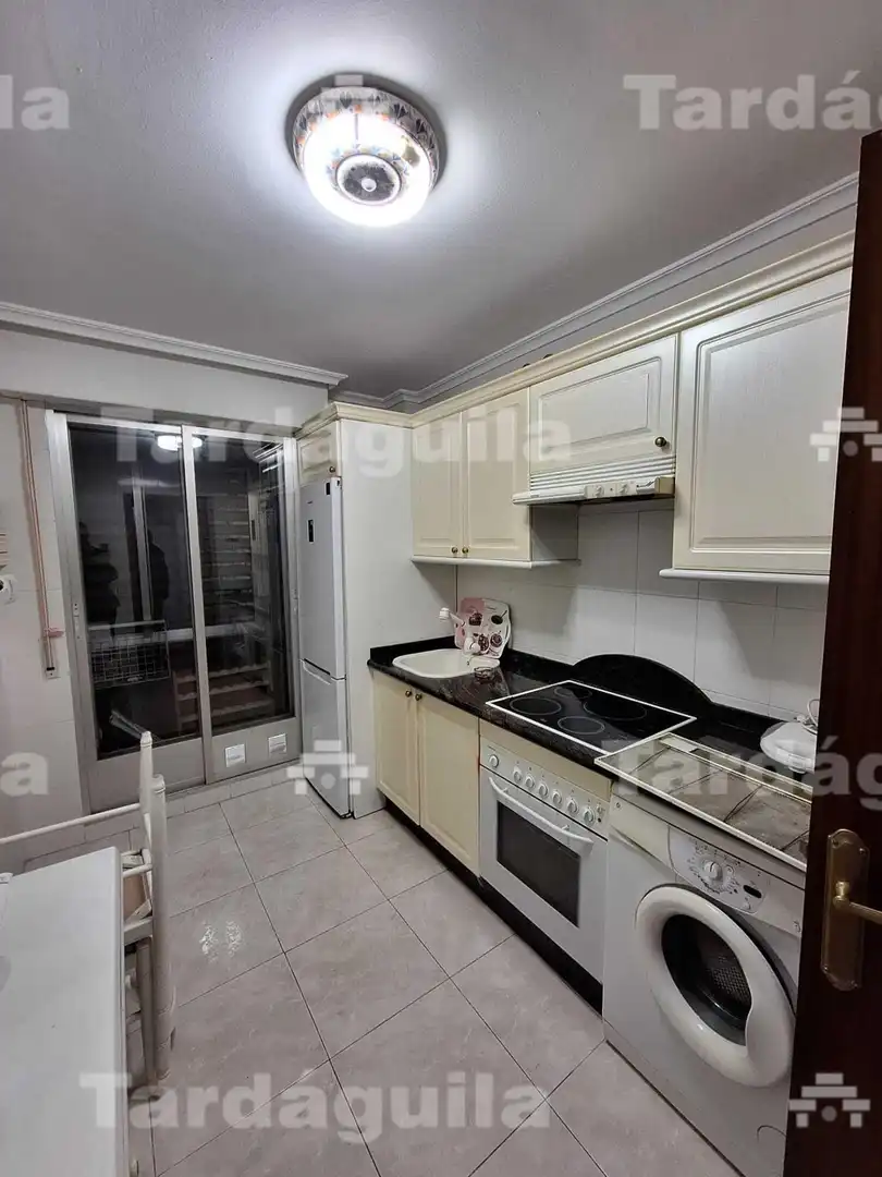 Cocina de Piso en venta en Salamanca con Jardín privado, Terraza y Amueblado