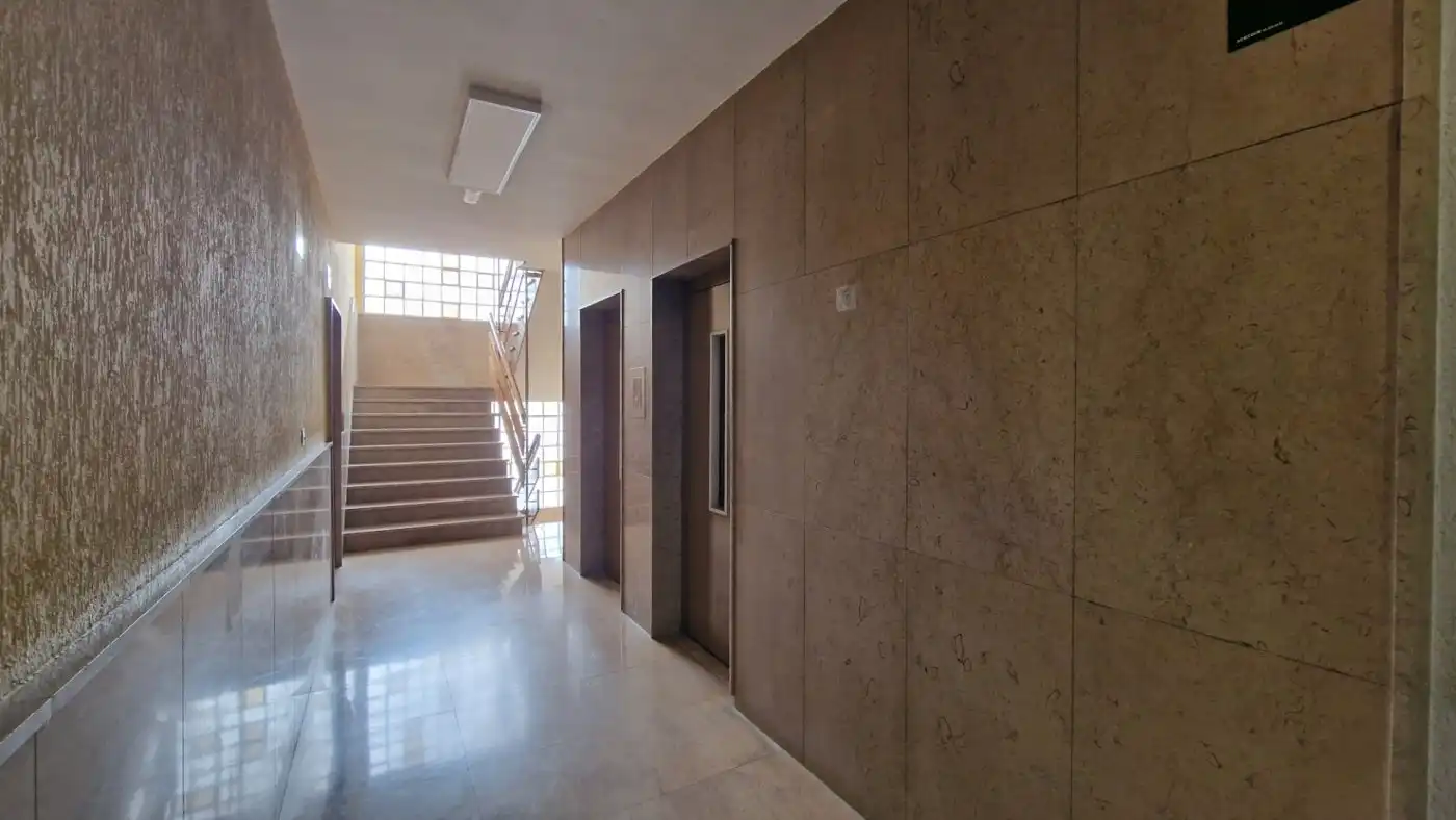 Office space with lift for sale in Calle Rodriguez Arias 71 bis, imagen 8