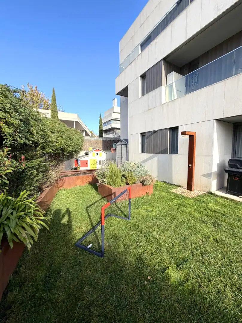 Jardín de Planta baja de alquiler en Boadilla del Monte con Aire acondicionado, Calefacción y Jardín privado