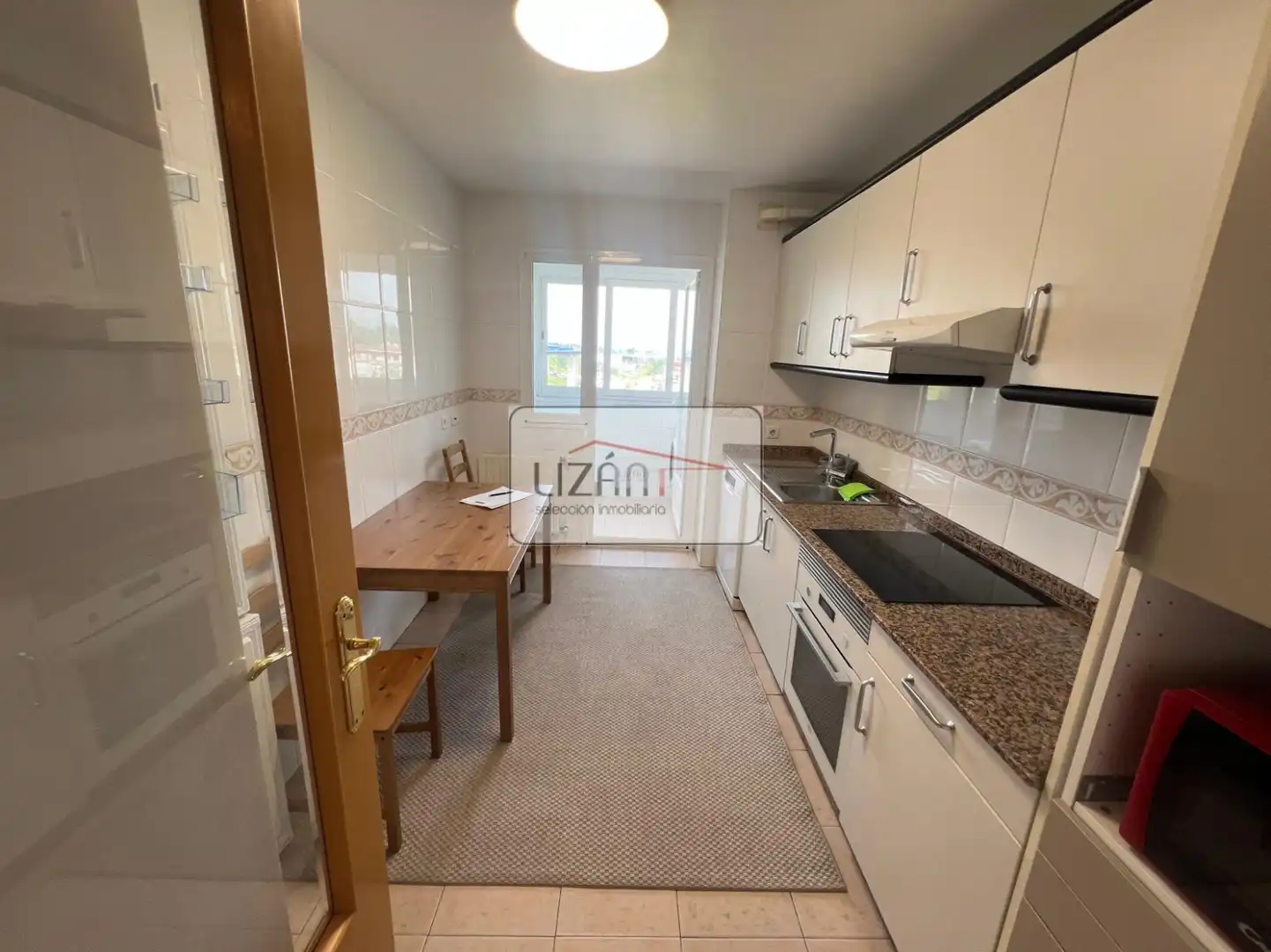 Cuina de Pis en venda en Oviedo  amb Calefacció i Parquet