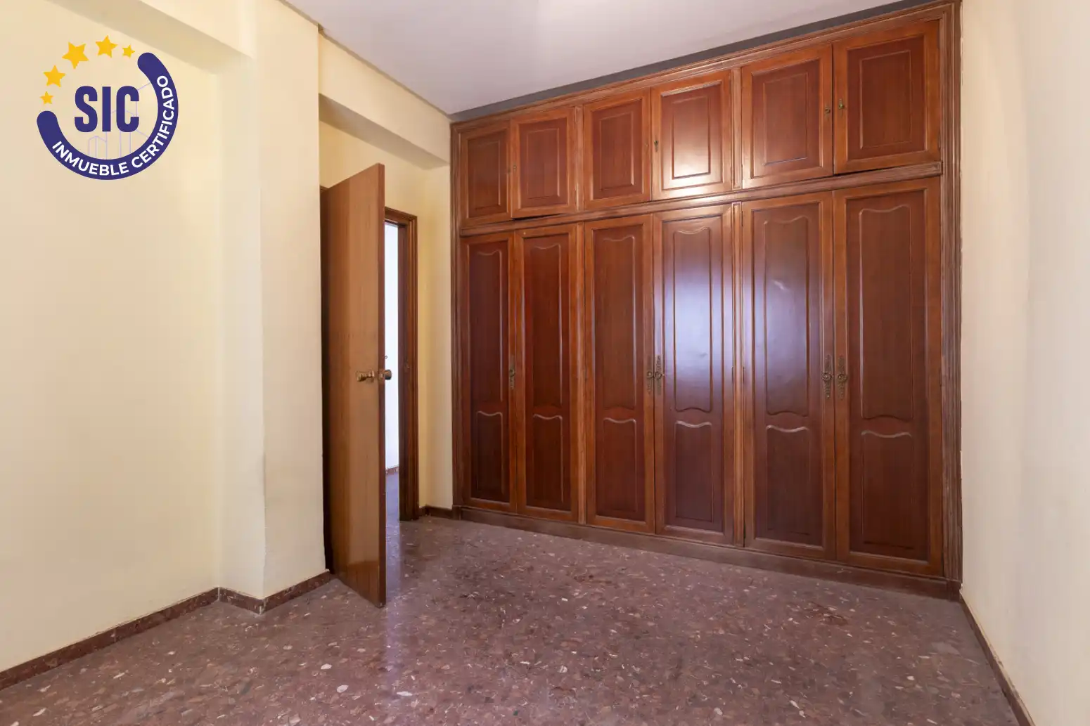 Bedroom of Flat for sale in Valencia