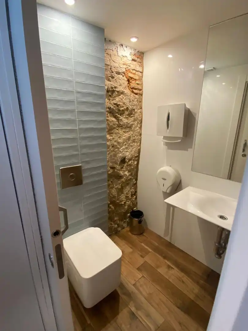 Baño de Local en traspaso en Salamanca con Aire acondicionado y Amueblado