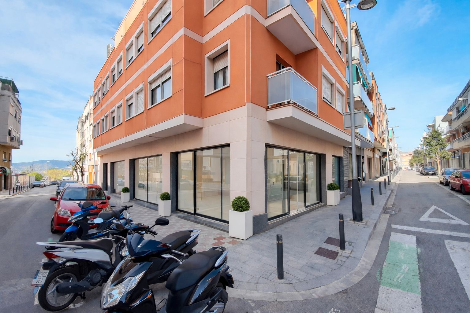 Vista exterior de Local en venda en Sant Joan Despí