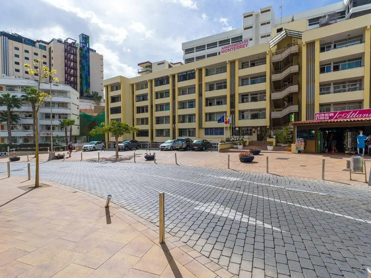 Vista exterior de Local de alquiler en San Bartolomé de Tirajana con Aire acondicionado y Amueblado