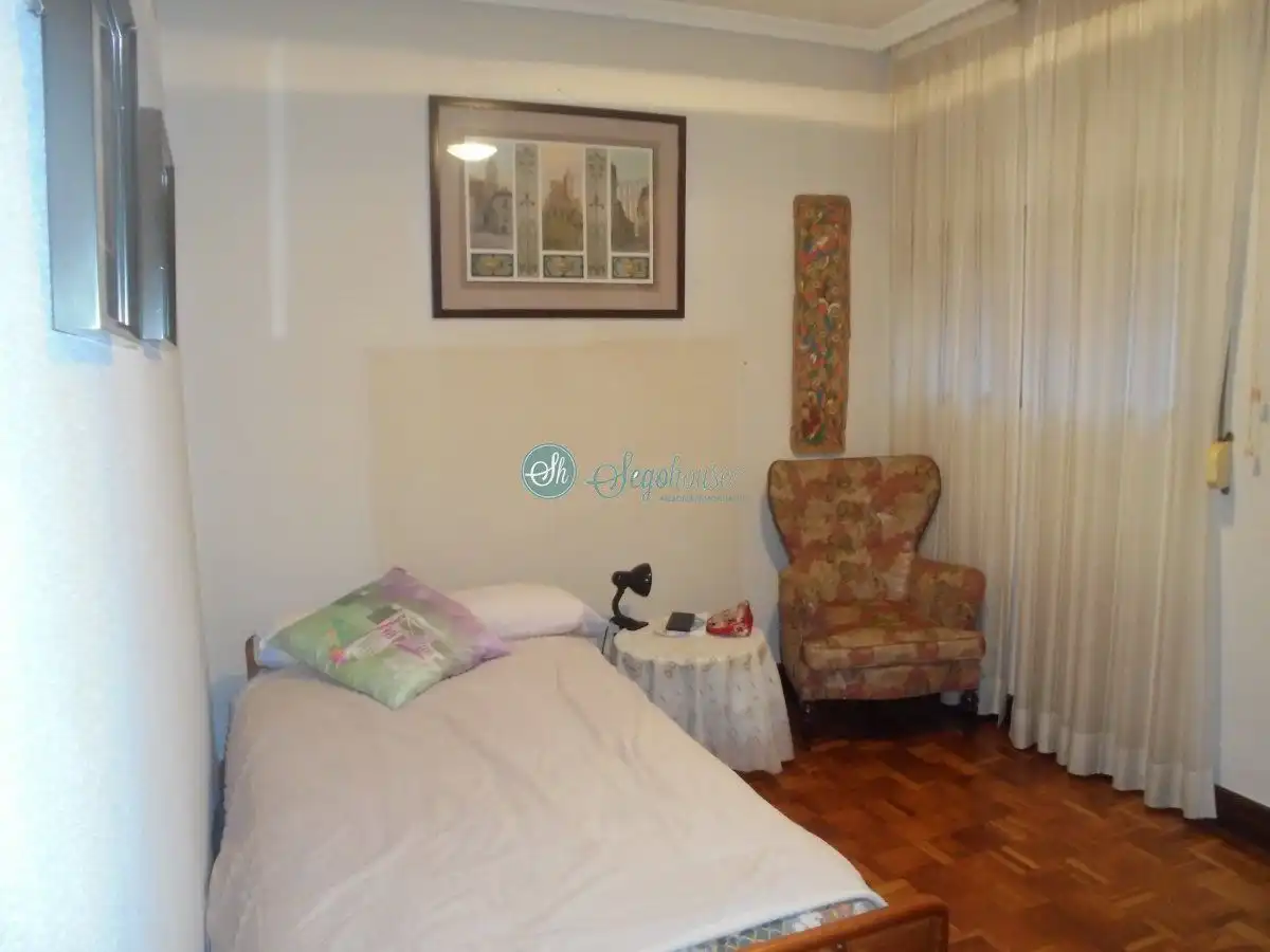 Bedroom of Flat for sale in Segovia  with Heating, Parquet flooring and Storage room