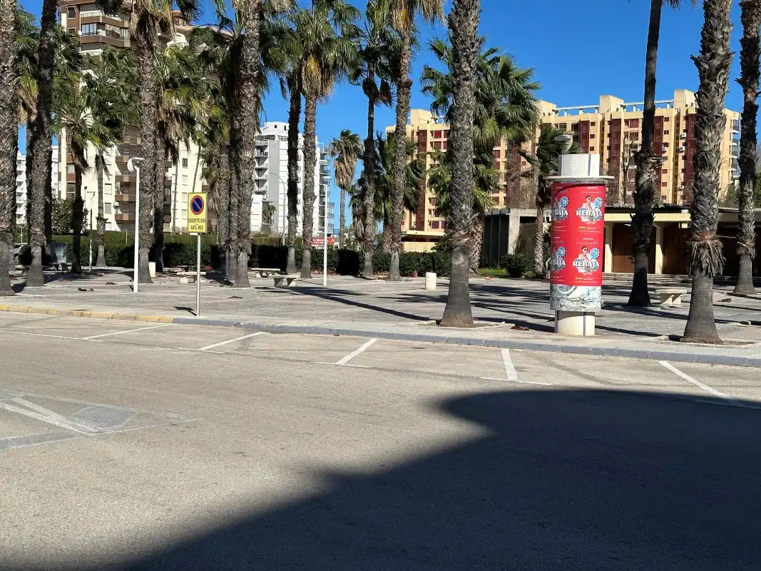 Vista exterior de Local de alquiler en Gandia con Terraza y Alarma