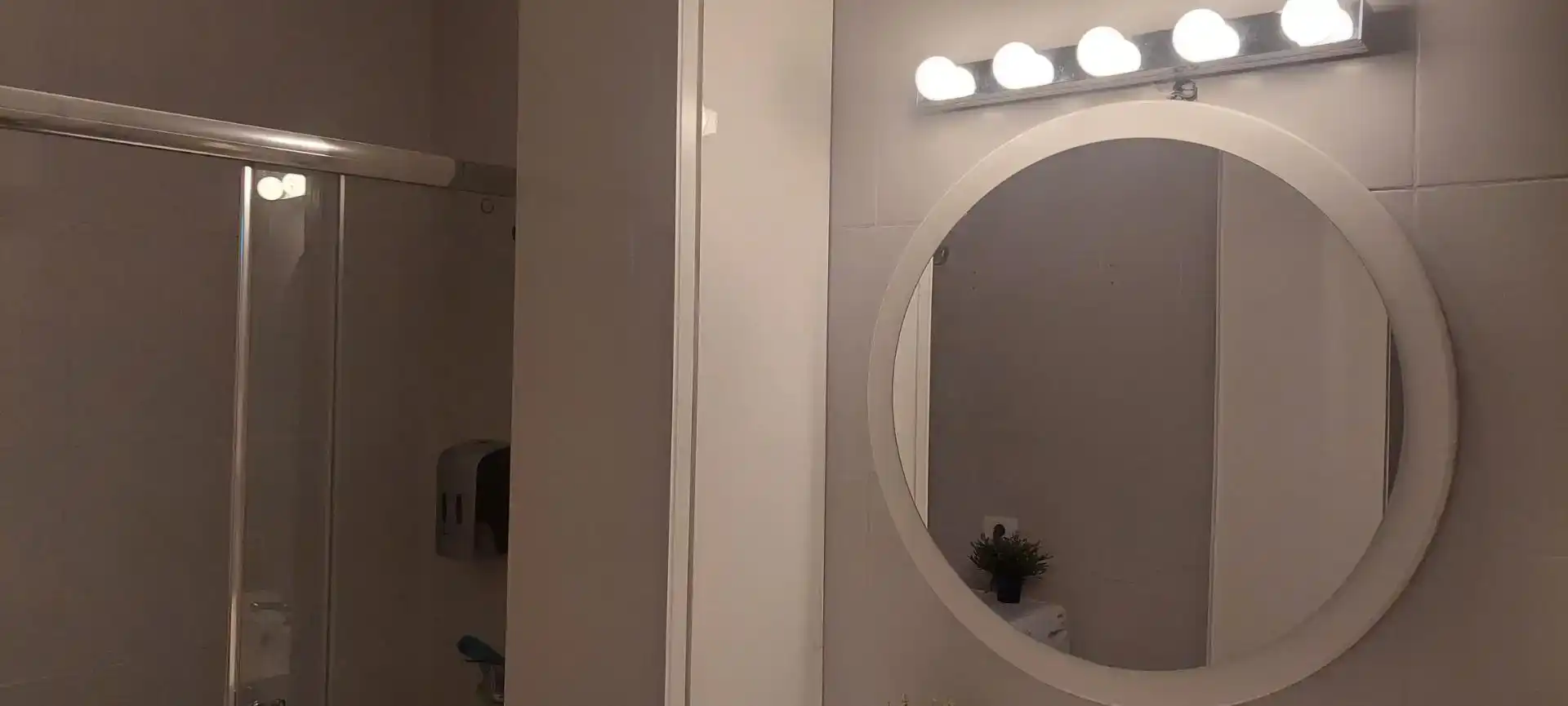 Bathroom of Flat for sale in Mogán  with Air Conditioner, Private garden and Swimming Pool