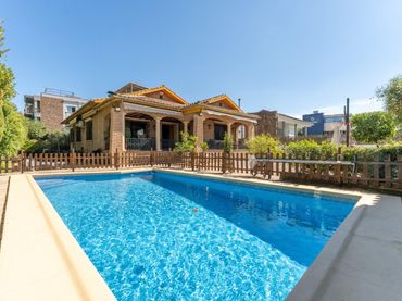 Xalet amb piscina en venda a Avenida del Brillante