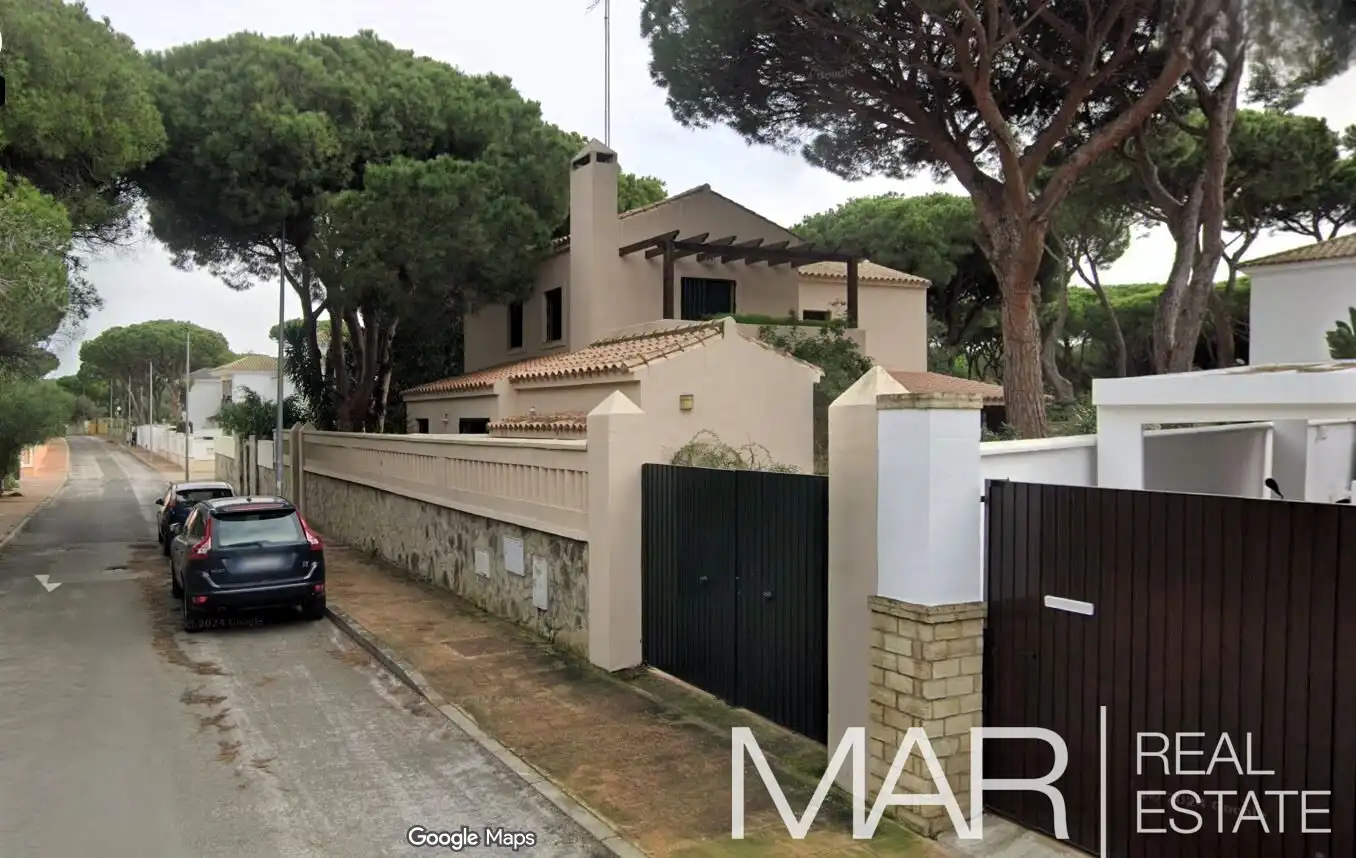 Chalet con piscina en venta en La Barrosa, imagen 3