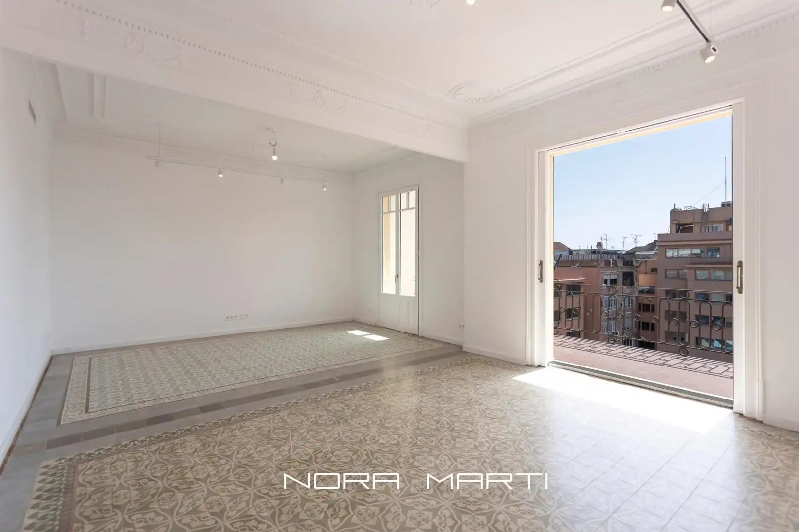 Piso con terraza en alquiler en Eixample, imagen 2