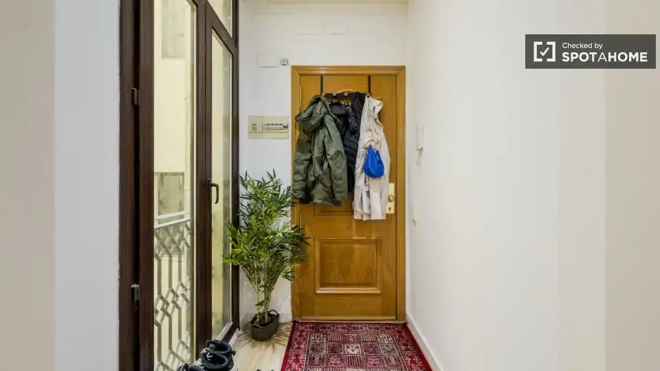 Appartamento con terrazza in affitto a Ciutat Vella, imagen 3