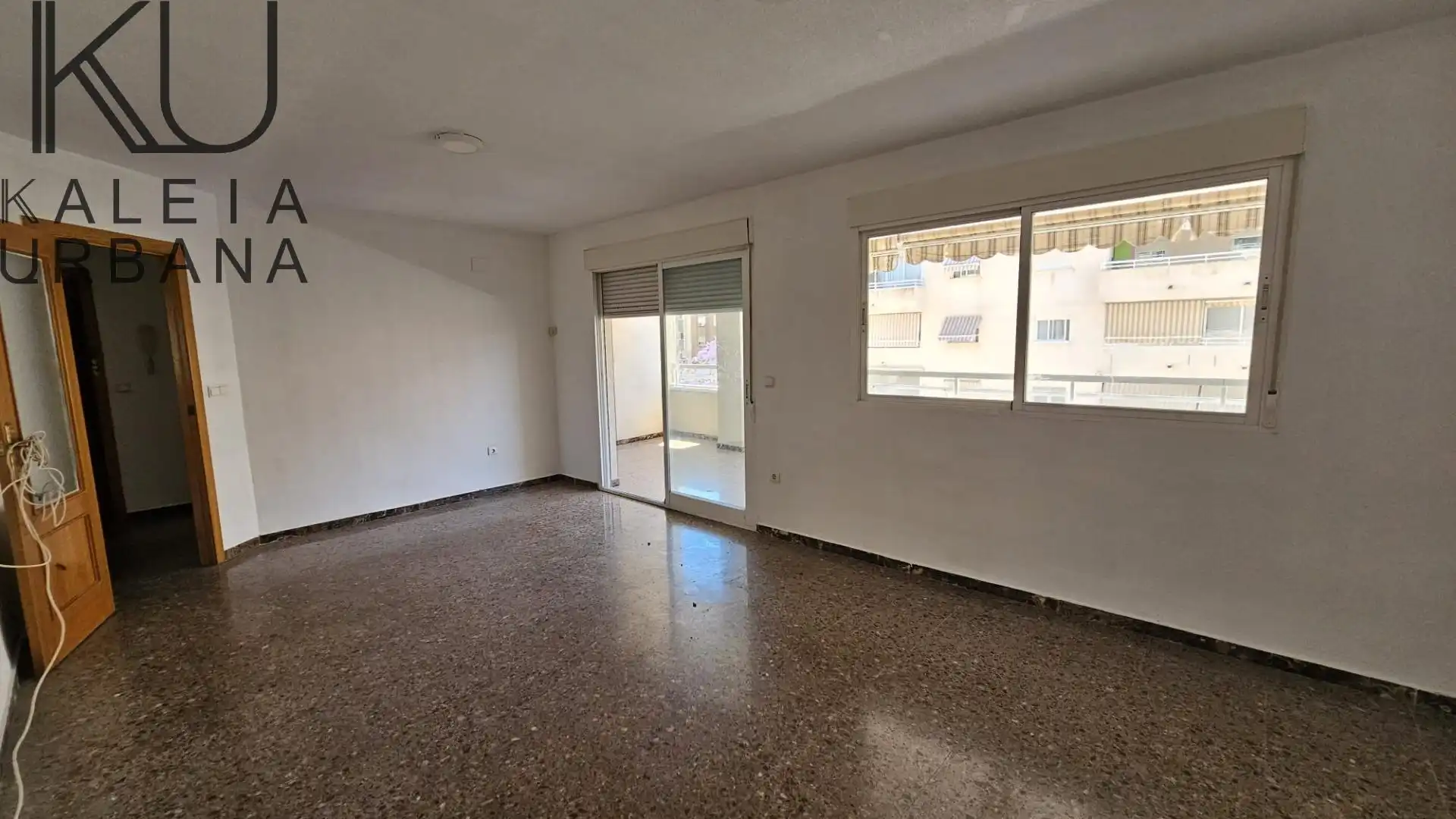 Piso en venta en Alicante / Alacant con Aire acondicionado, Terraza y Balcón
