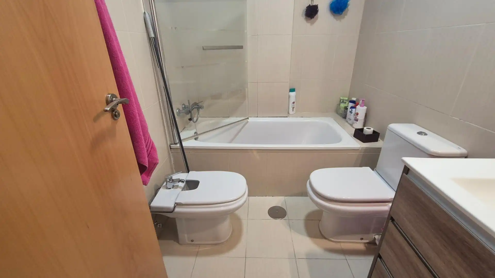 Baño de Planta baja de alquiler en Castellanos de Moriscos con Calefacción, Amueblado y Piscina comunitaria