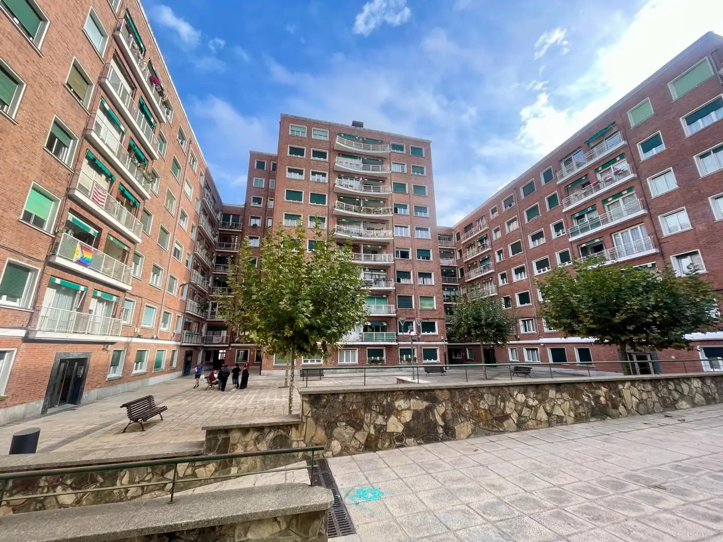 Vista exterior de Pis en venda en Bilbao  amb Calefacció