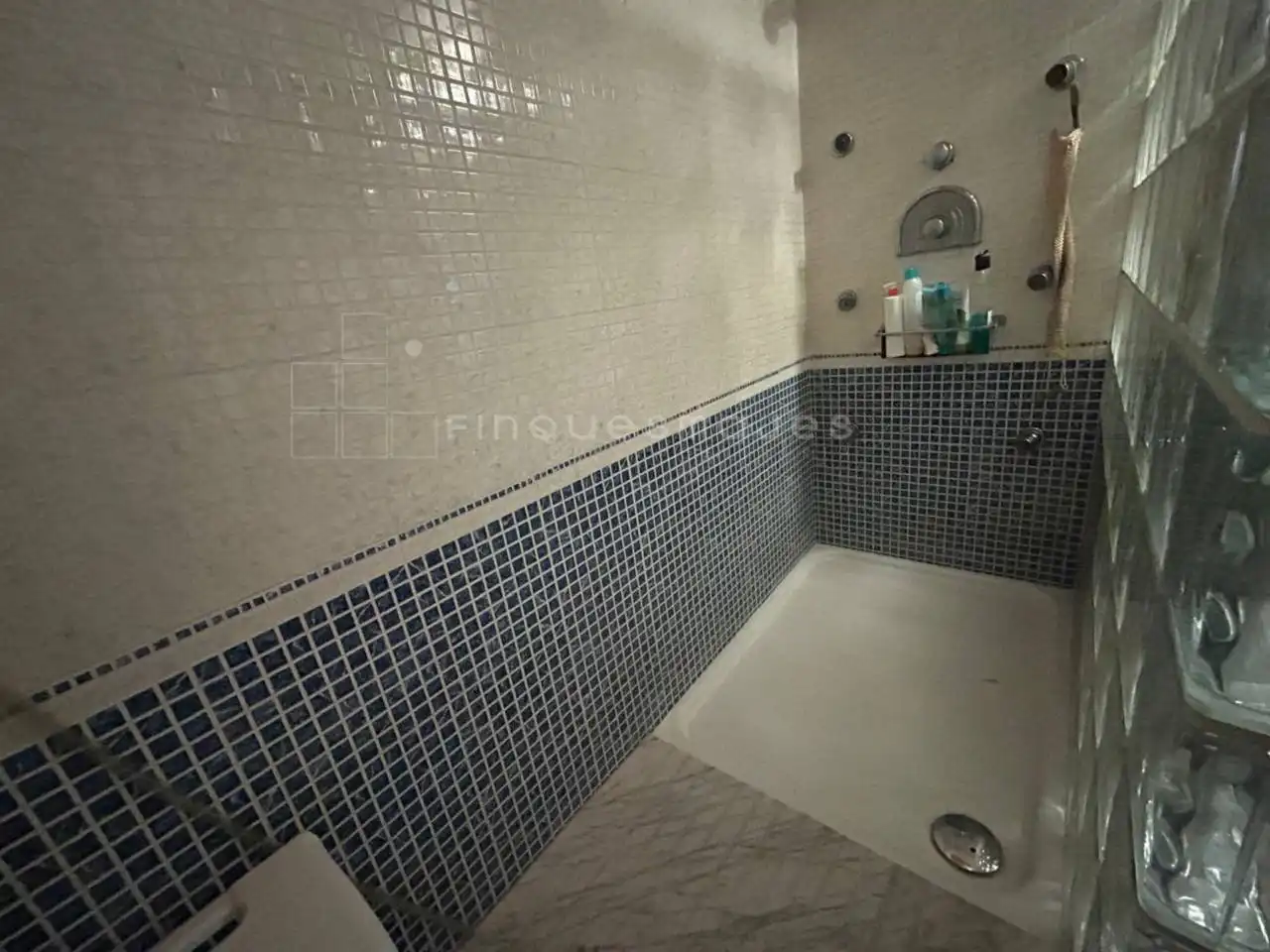 Bathroom of Houses for sale in Castelldefels  with Air Conditioner, Heating and Private garden