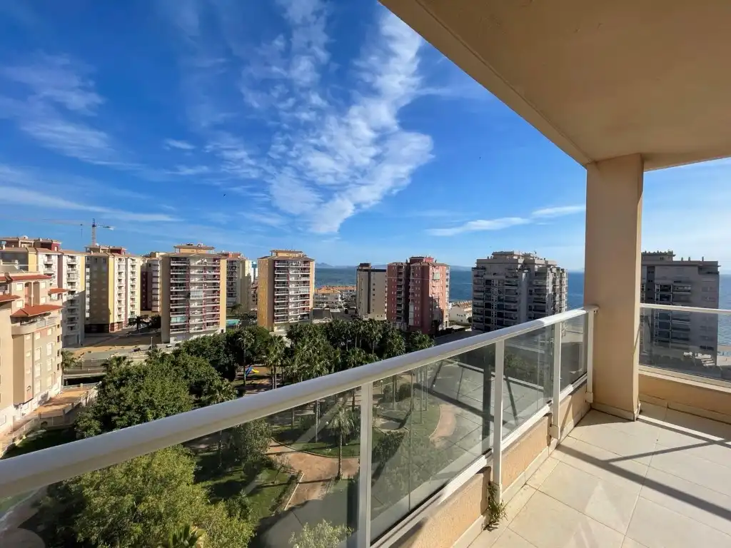 Vista exterior de Apartament en venda en La Manga del Mar Menor amb Terrassa, Piscina i Balcó