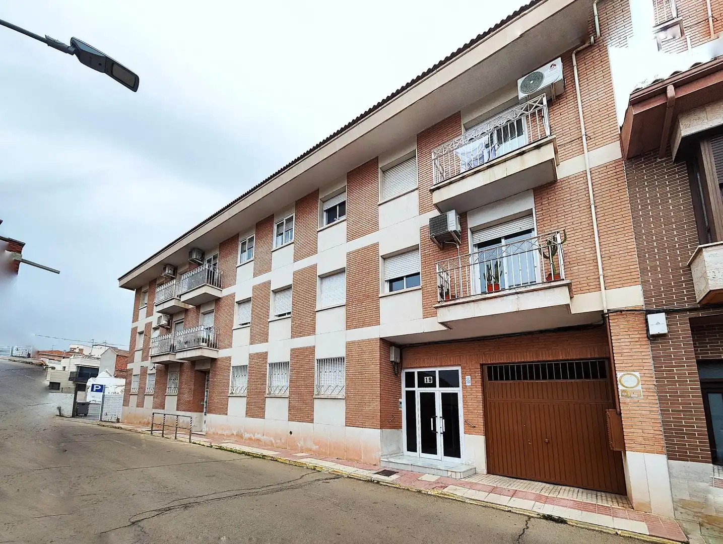 Vista exterior de Pis en venda en Argamasilla de Calatrava amb Aire condicionat, Calefacció i Terrassa