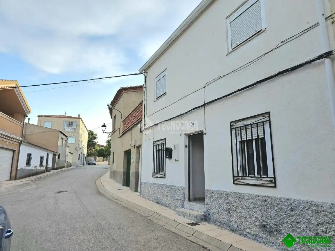 Vista exterior de Casa adosada en venda en Balazote
