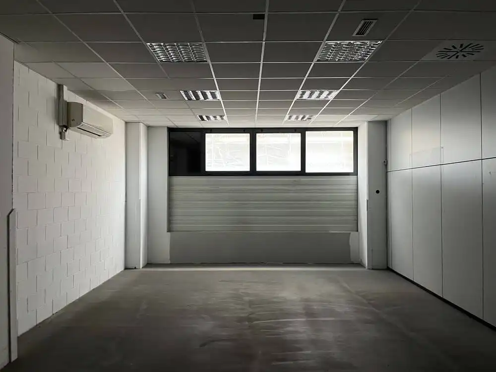 Industrial buildings for rent in Granvia LH