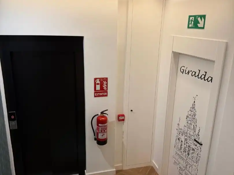 Maisonette zum Verkauf in  Sevilla Capital mit Klimaanlage und Terrasse