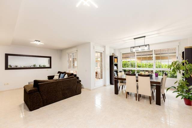 Casa adosada en Venta en Ensanche