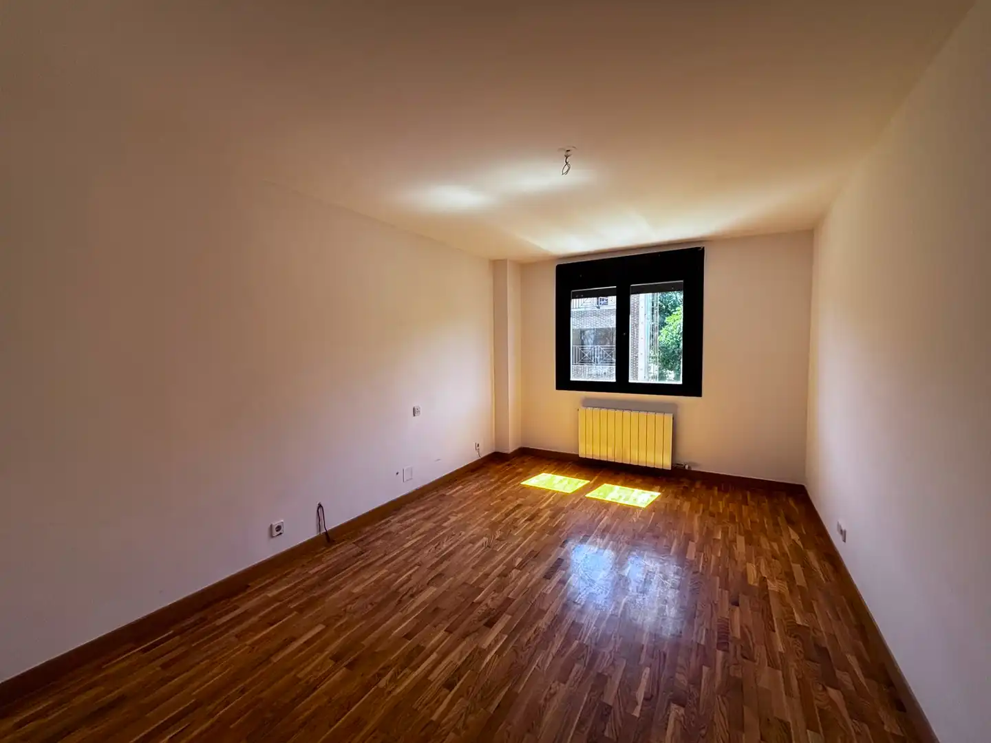 Schlafzimmer von Einfamilien-Reihenhaus zum Verkauf in Burgos mit Heizung, Terrasse und Abstellraum