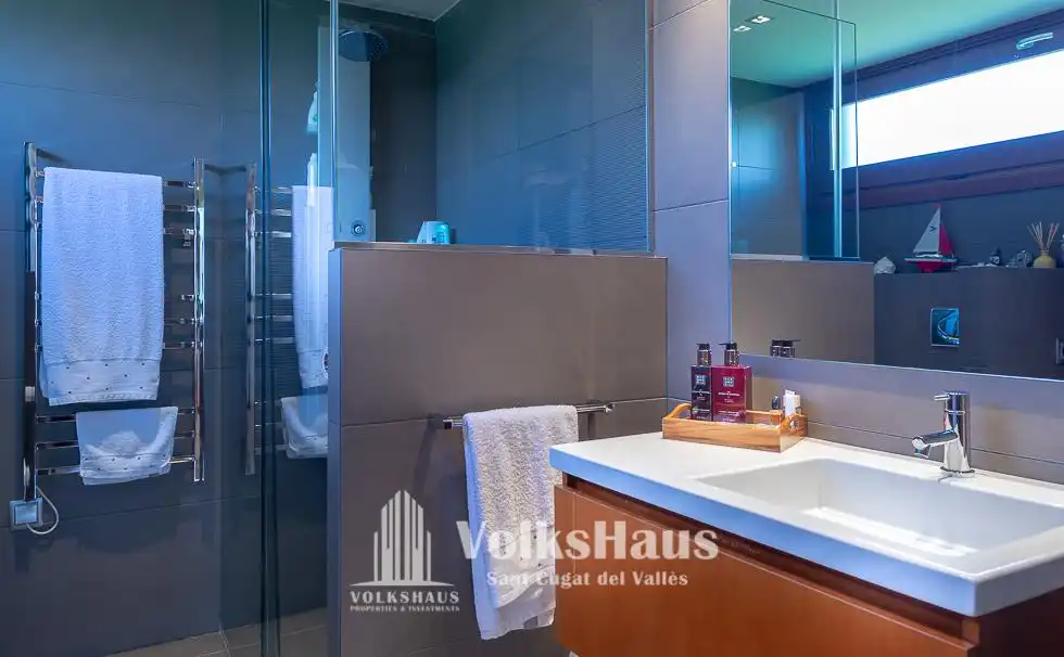 Badezimmer von Haus oder Chalet zum Verkauf in Sant Cugat del Vallès mit Klimaanlage, Heizung und Privatgarten