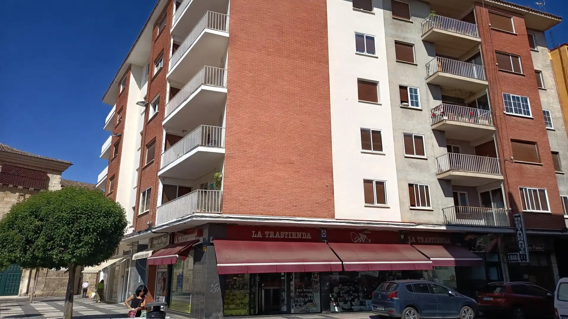 Vista exterior de Piso en venta en Palencia Capital con Balcón