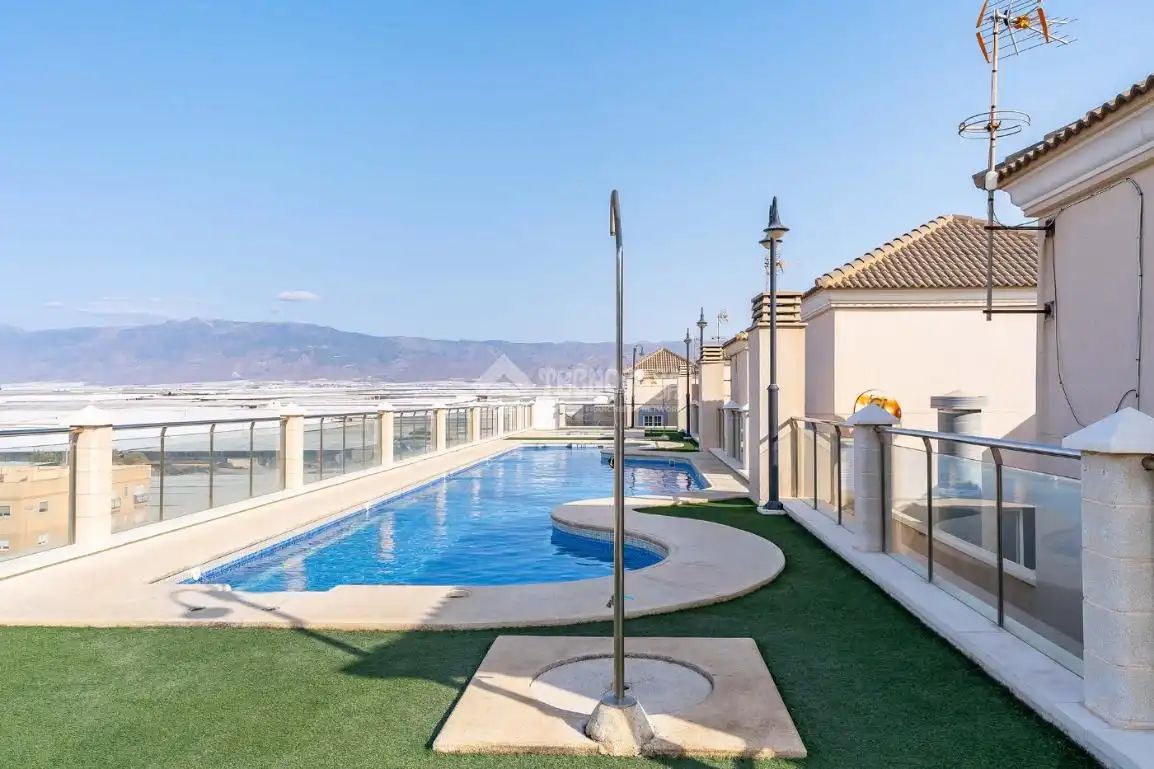 Piscina de Piso en venta en Roquetas de Mar con Aire acondicionado, Calefacción y Terraza