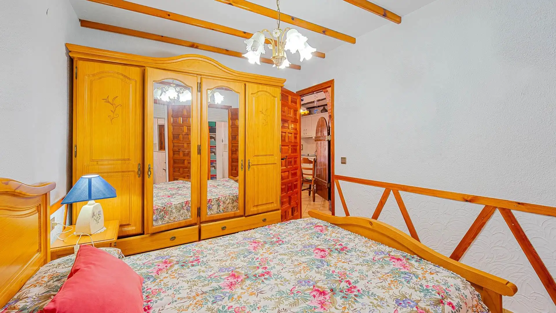 Habitación de Casa adosada en venta en Torrevieja con Aire acondicionado, Terraza y Amueblado