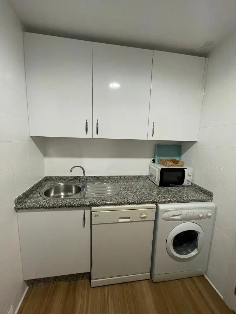 Küche von Wohnung zur Miete in Sevilla mit Klimaanlage, Parkett und Abstellraum