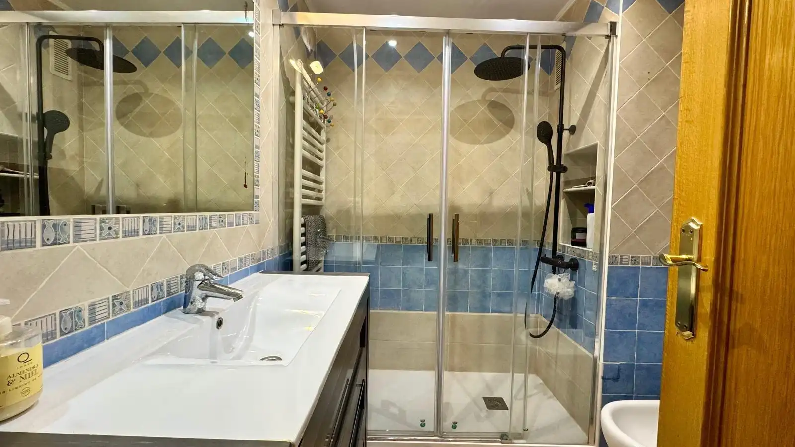 Bathroom of Flat for share in Burjassot  with Air Conditioner, Heating and Balcony