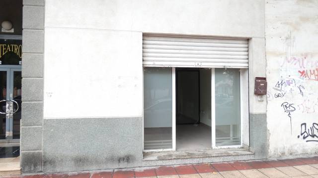 Local comercial en Venta en C/ Pintor Almela Costa en Infante Juan Manuel