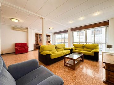 Flat with lift for sale in Calle PERE IBARRA 6