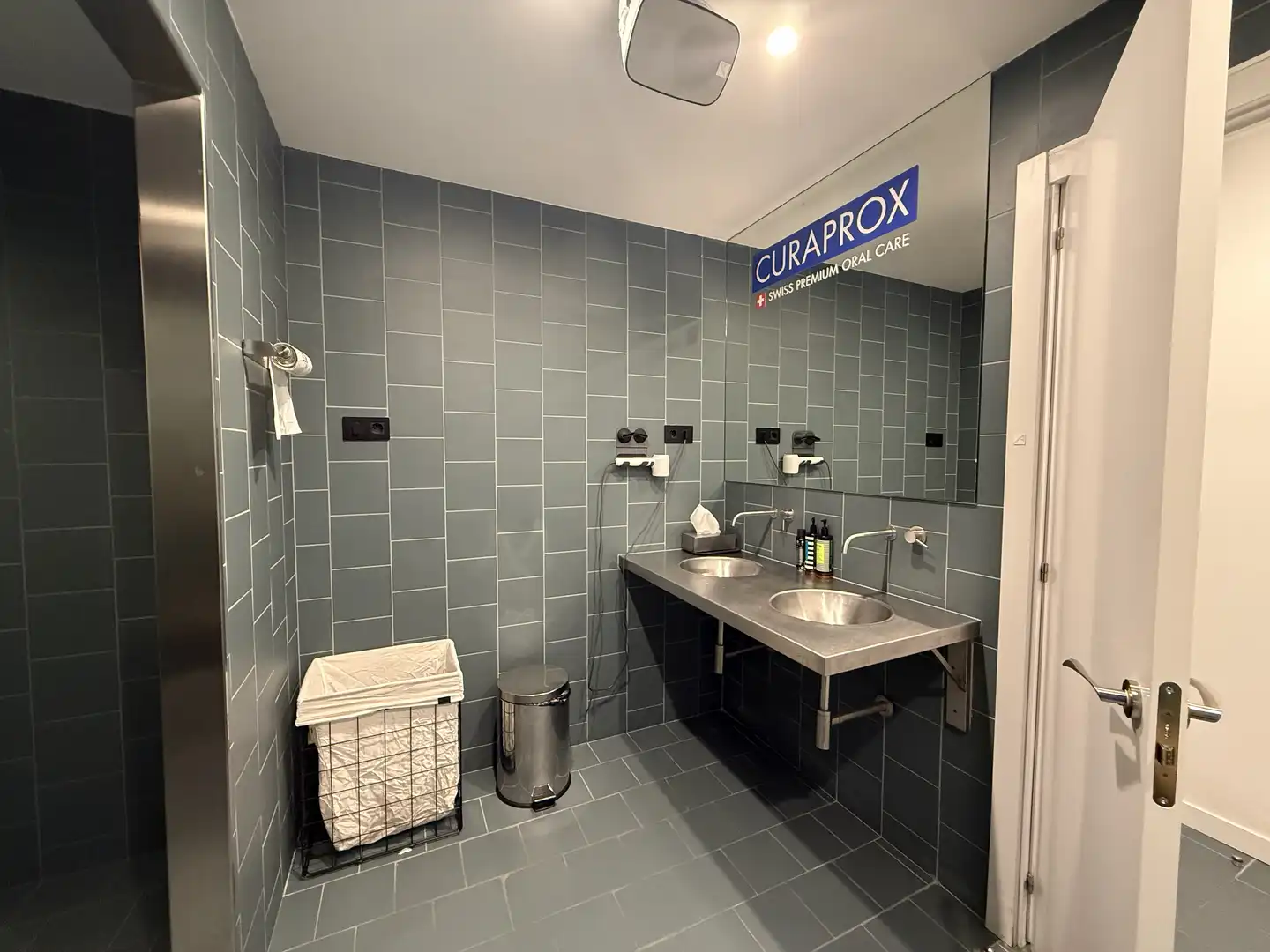 Bathroom of Commercial properties for sale in Barcelona