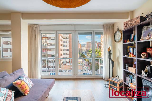 Piso en Venta en Calle Doctor Gregorio Marañón en Oliveros - Altamira