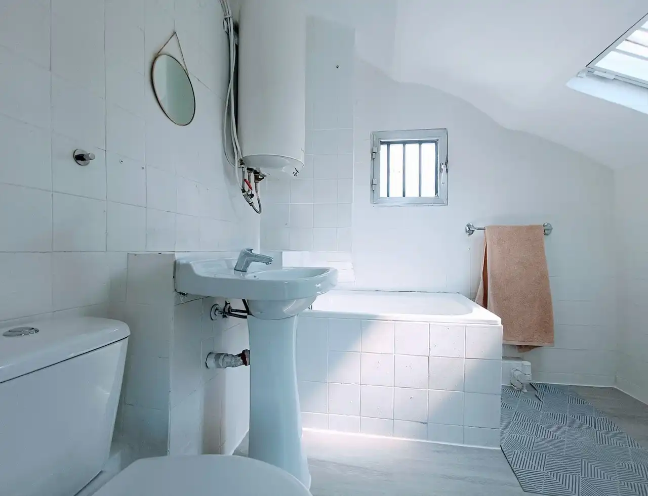 Baño de Ático de alquiler en Madrid con Aire acondicionado y Terraza