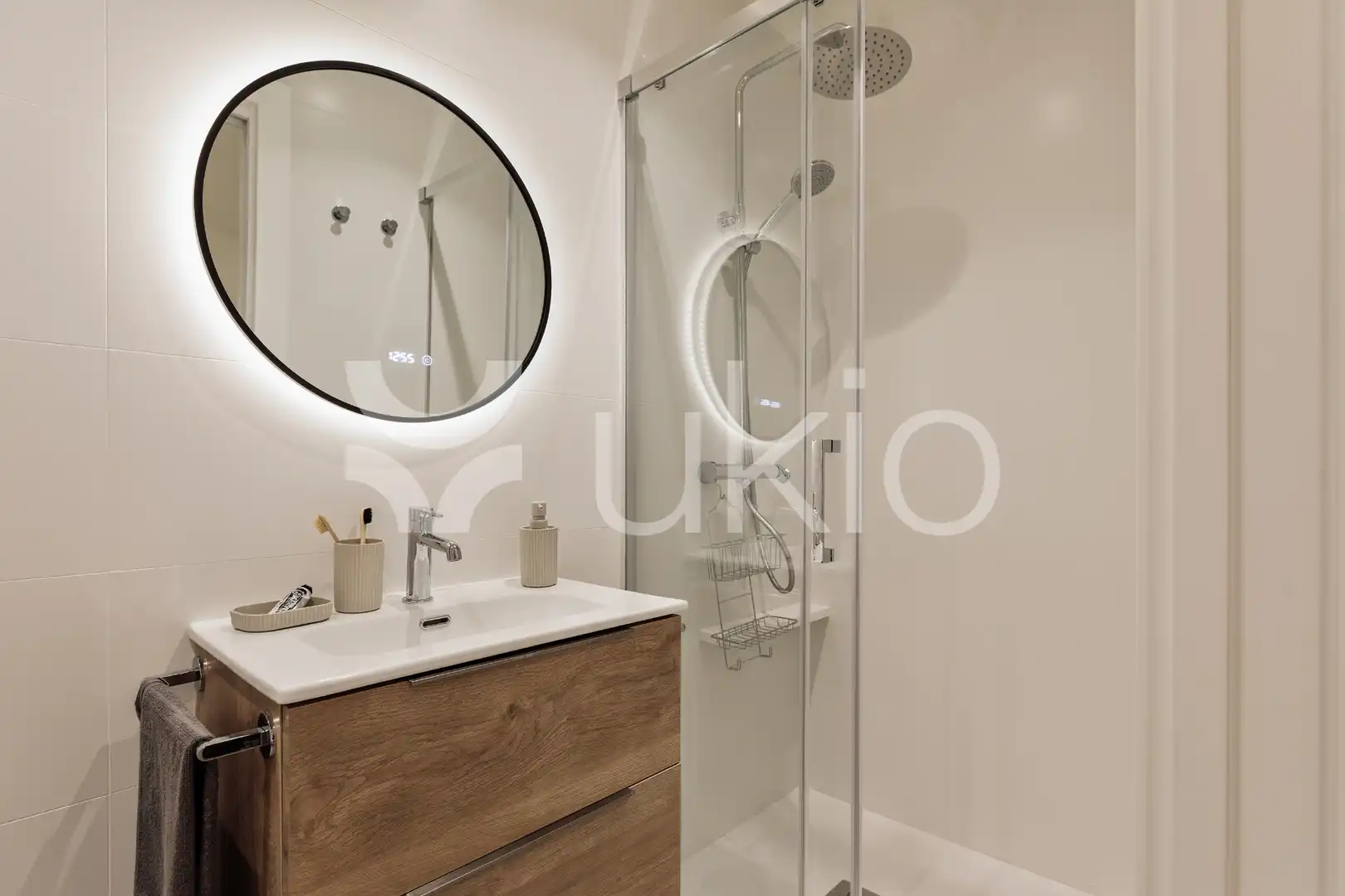 Bathroom of Apartments for rent in Barcelona  with Air Conditioner, Heating and Furnished