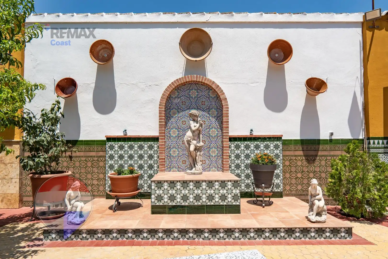 Houses for sale in Cuevas Bajas  with Heating, Private garden and Swimming Pool