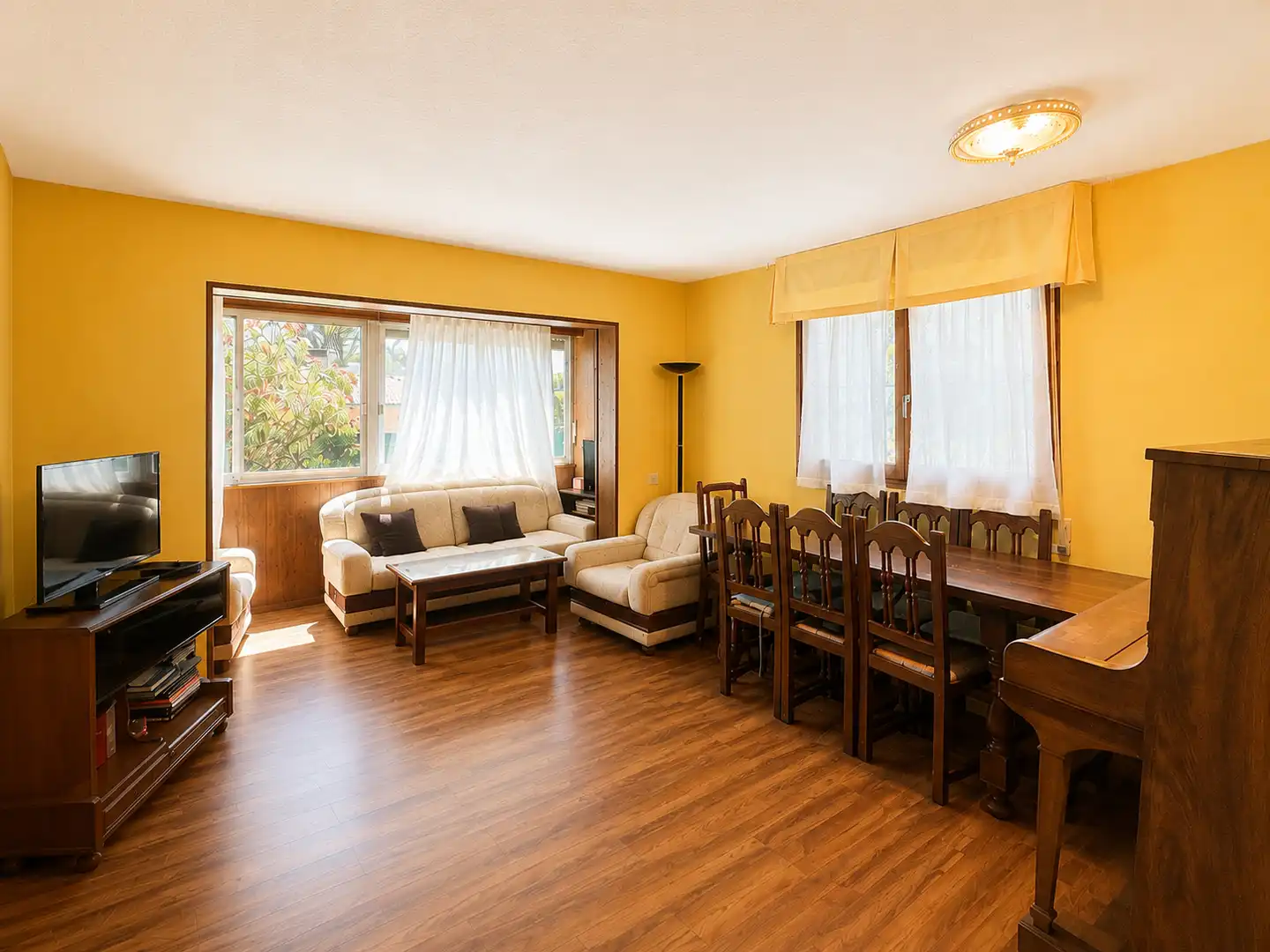 Terraced house with garden for sale in Calle Zarrazin 7, imagen 3