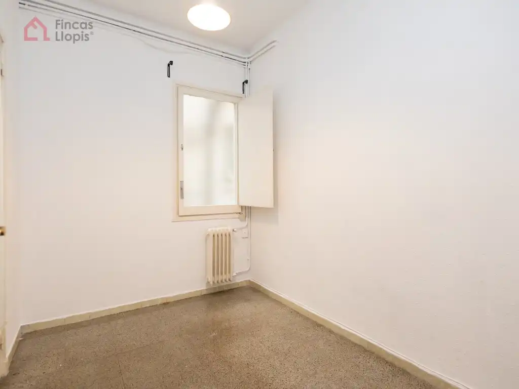 Habitación de Piso en venta en Barcelona con Balcón