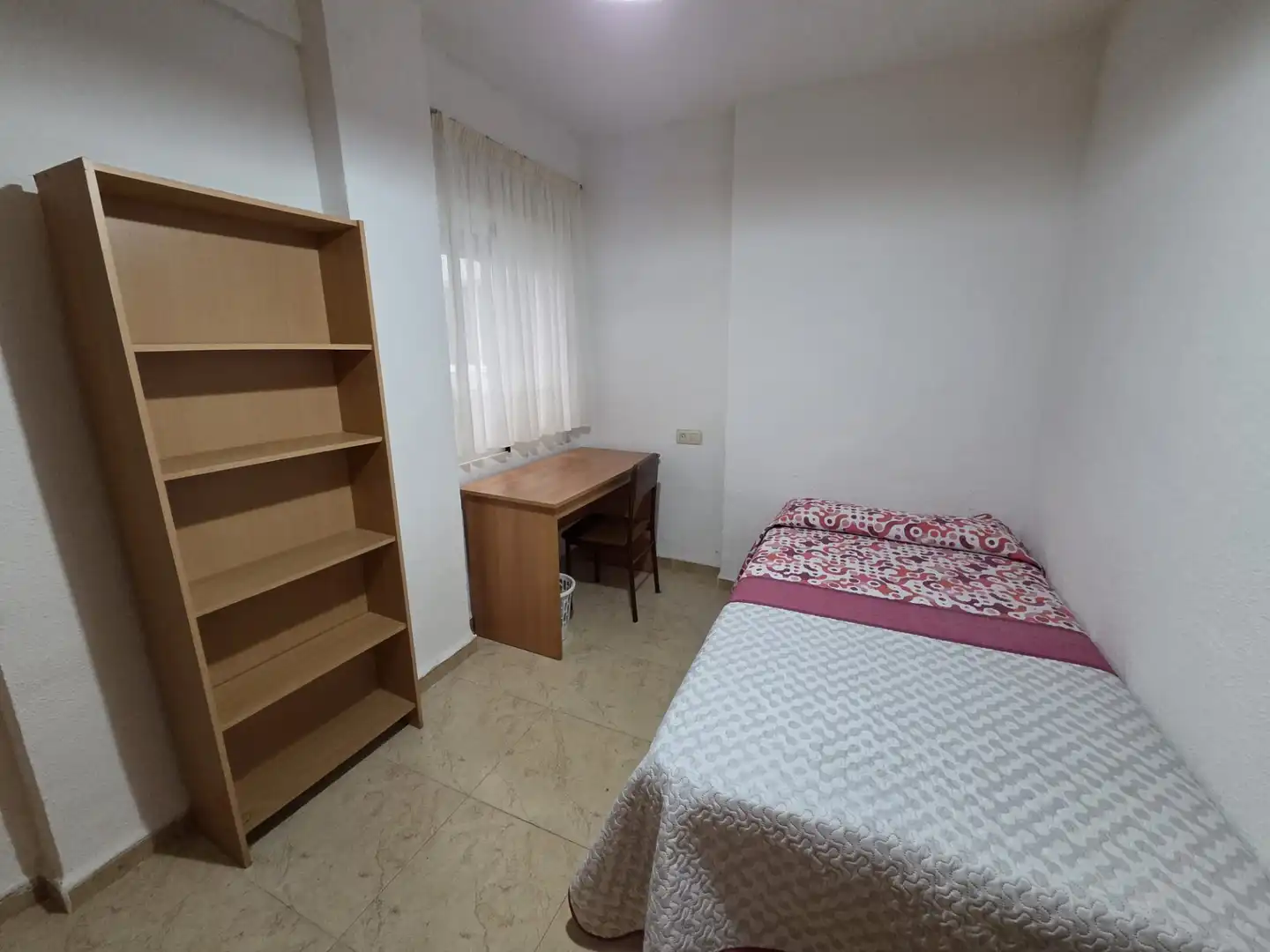 Bedroom of Flat for rent in Granada  with Furnished, Oven and Washing machine