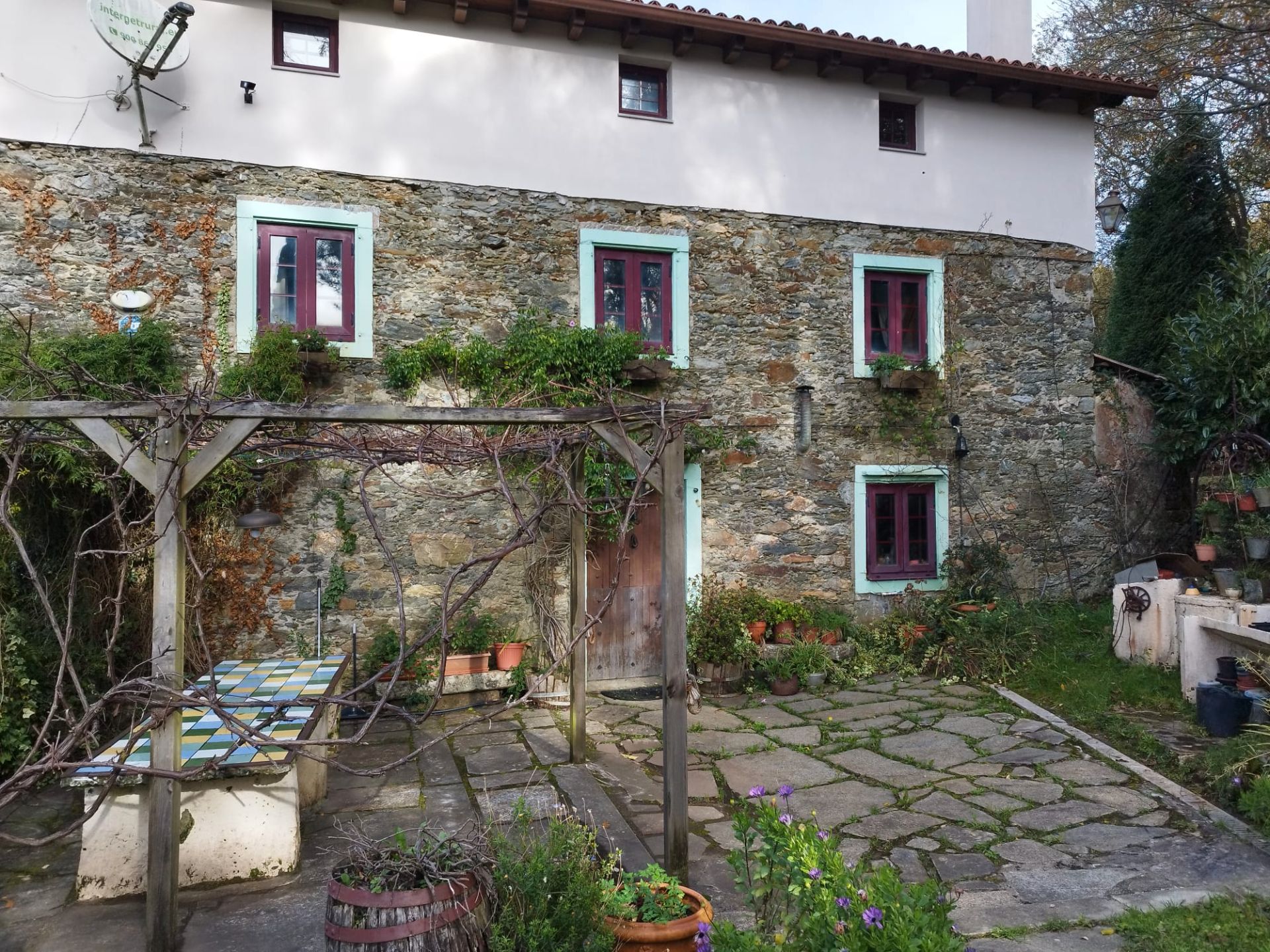 Vista exterior de Finca rústica en venda en San Sadurniño amb Jardí privat, Terrassa i Moblat