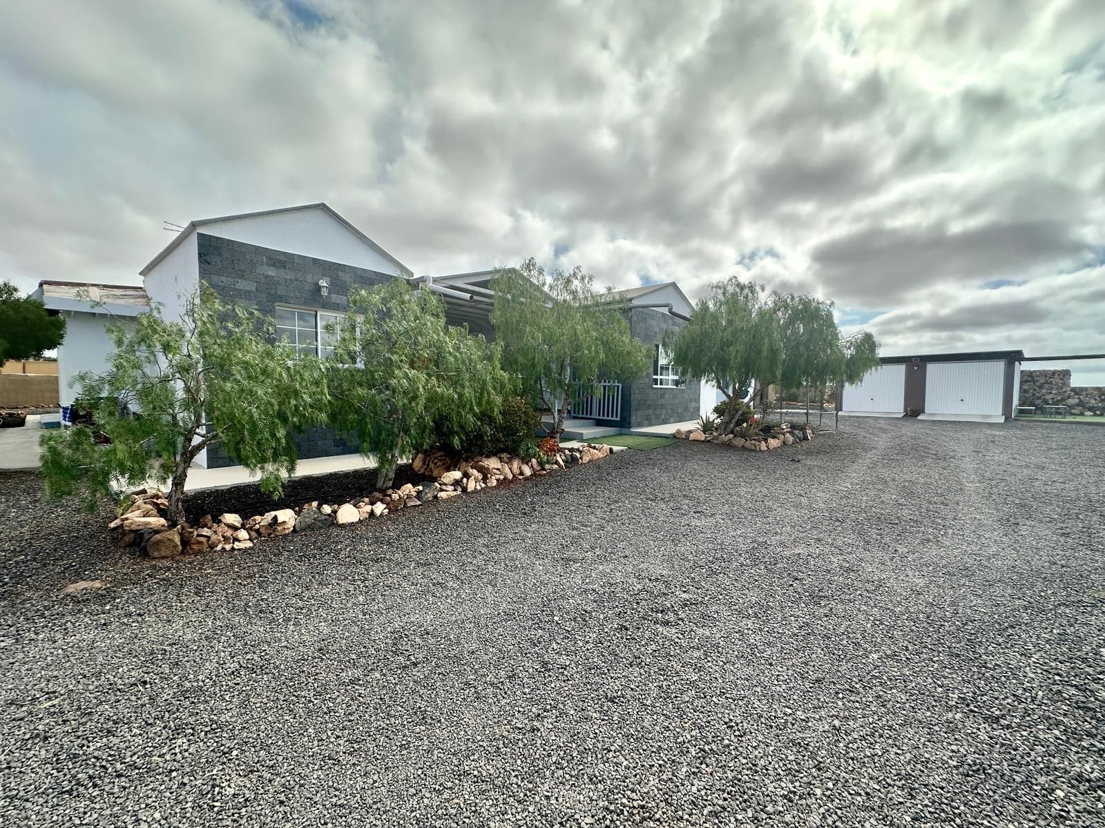Vista exterior de Casa o xalet en venda en Puerto del Rosario amb Jardí privat i Traster