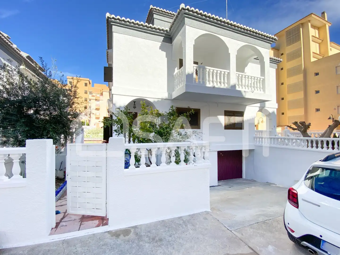 Vista exterior de Casa adosada en venda en Sueca amb Terrassa, Balcó i Piscina comunitària
